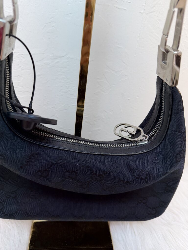 GG Canvas Shoulder Bag