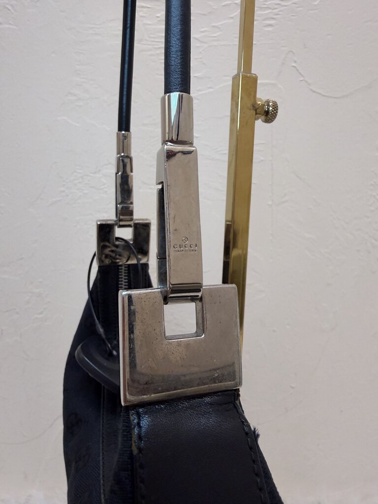 GG Canvas Shoulder Bag