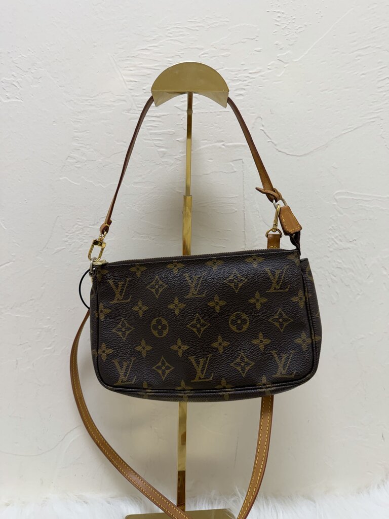 Monogram Pochette