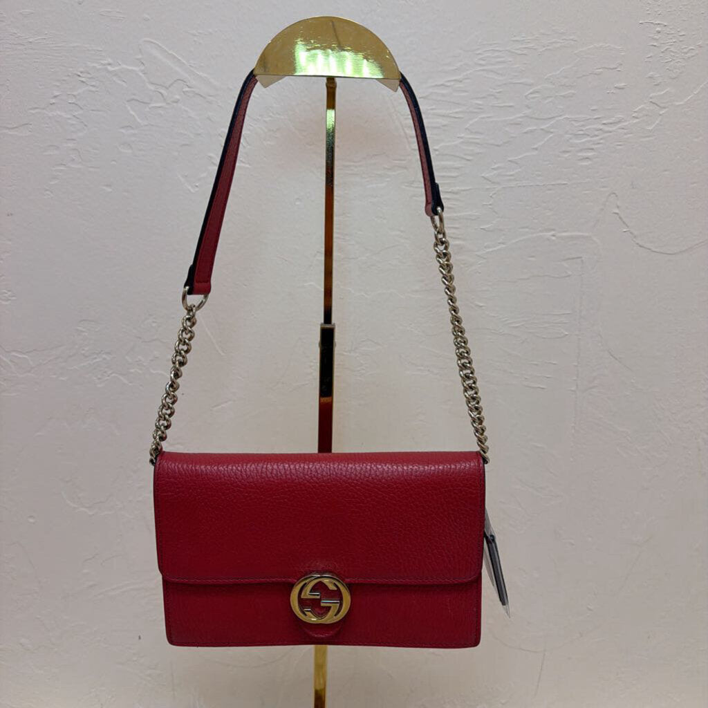 Red Interlocking GG Wallet on Chain