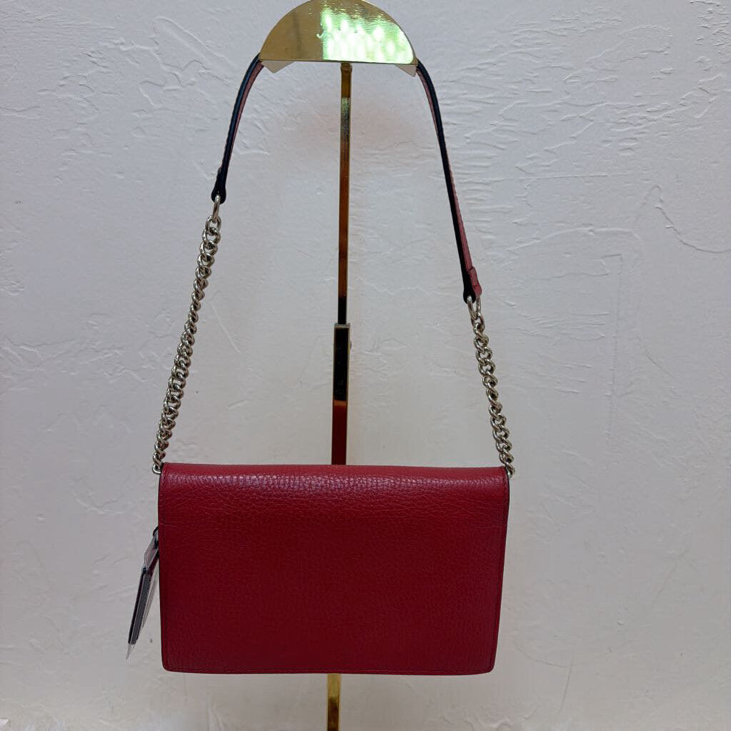 Red Interlocking GG Wallet on Chain