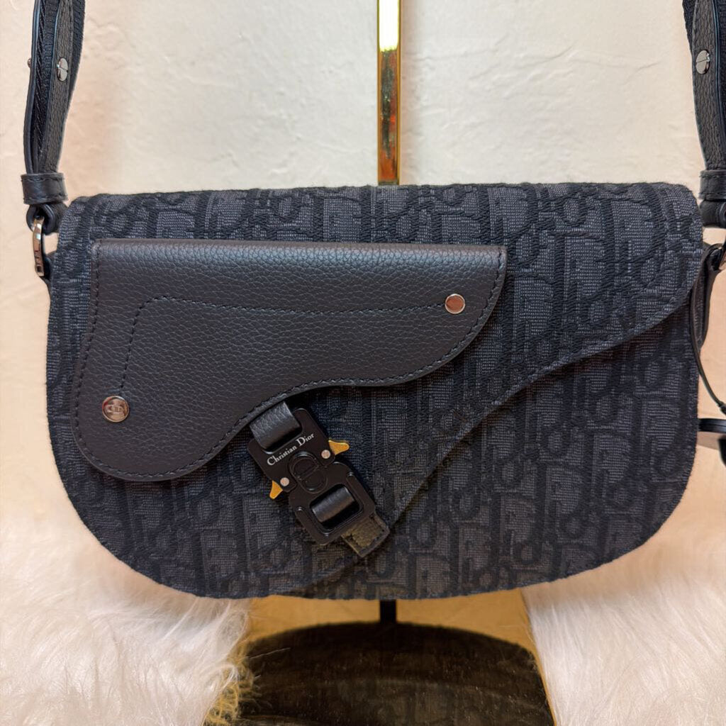 Black Oblique Jacquard Saddle Messenger