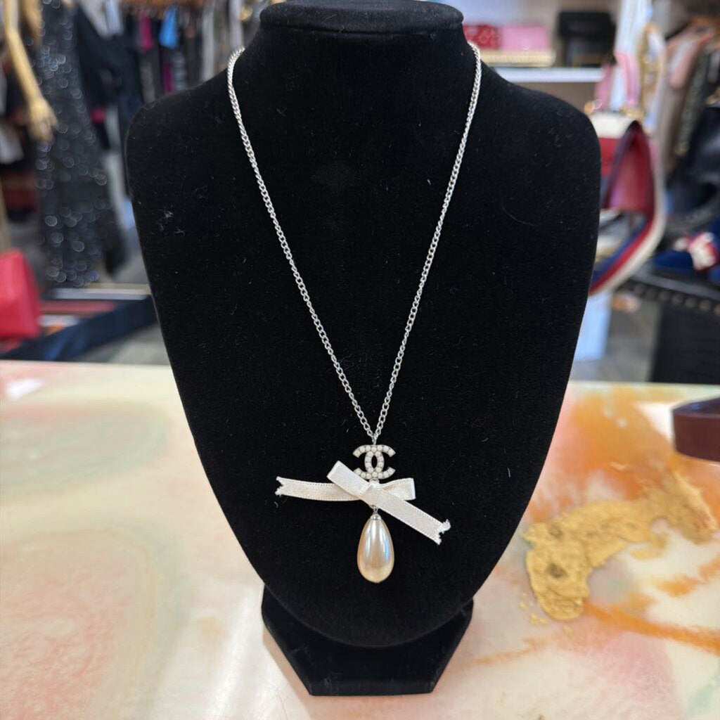 Mark Drop Pearl Ribbon