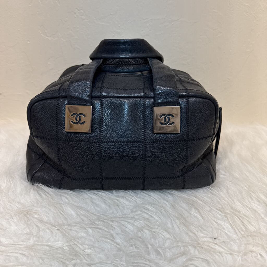 Square Stitch Soft Caviar Skin Black Leather Boston Bag