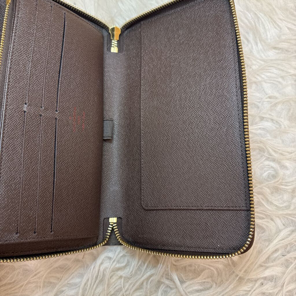 Zippy Wallet in Damier Ebene