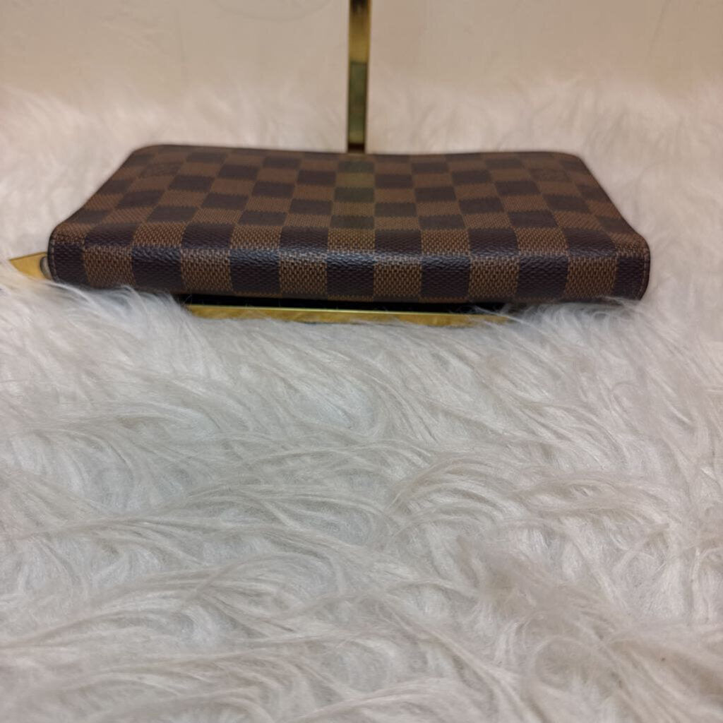 Zippy Wallet in Damier Ebene