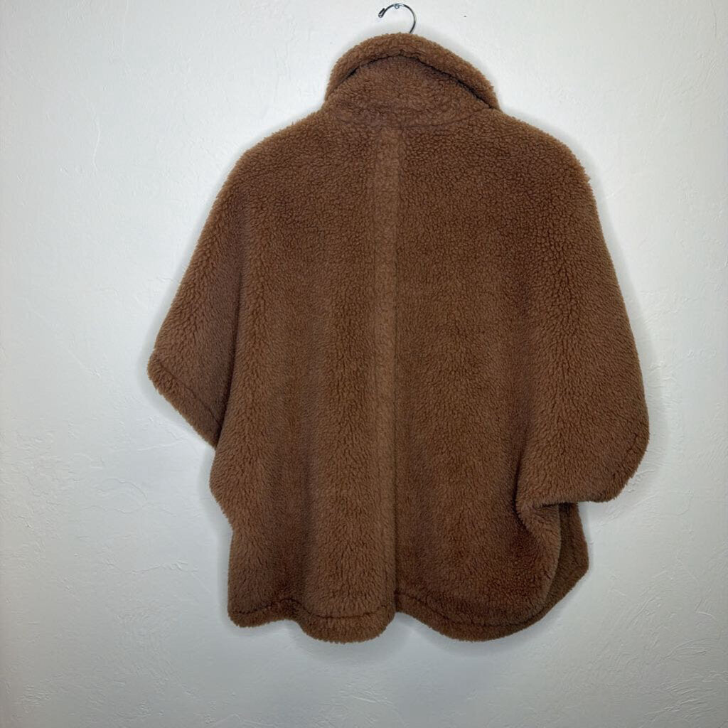 Teddy Bear Icon Cape in Camel
