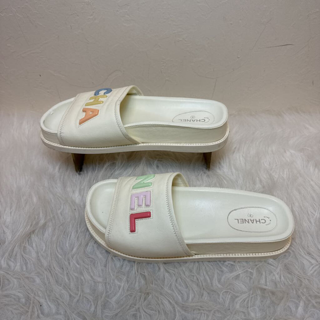 Lambskin Letter Logo Slides