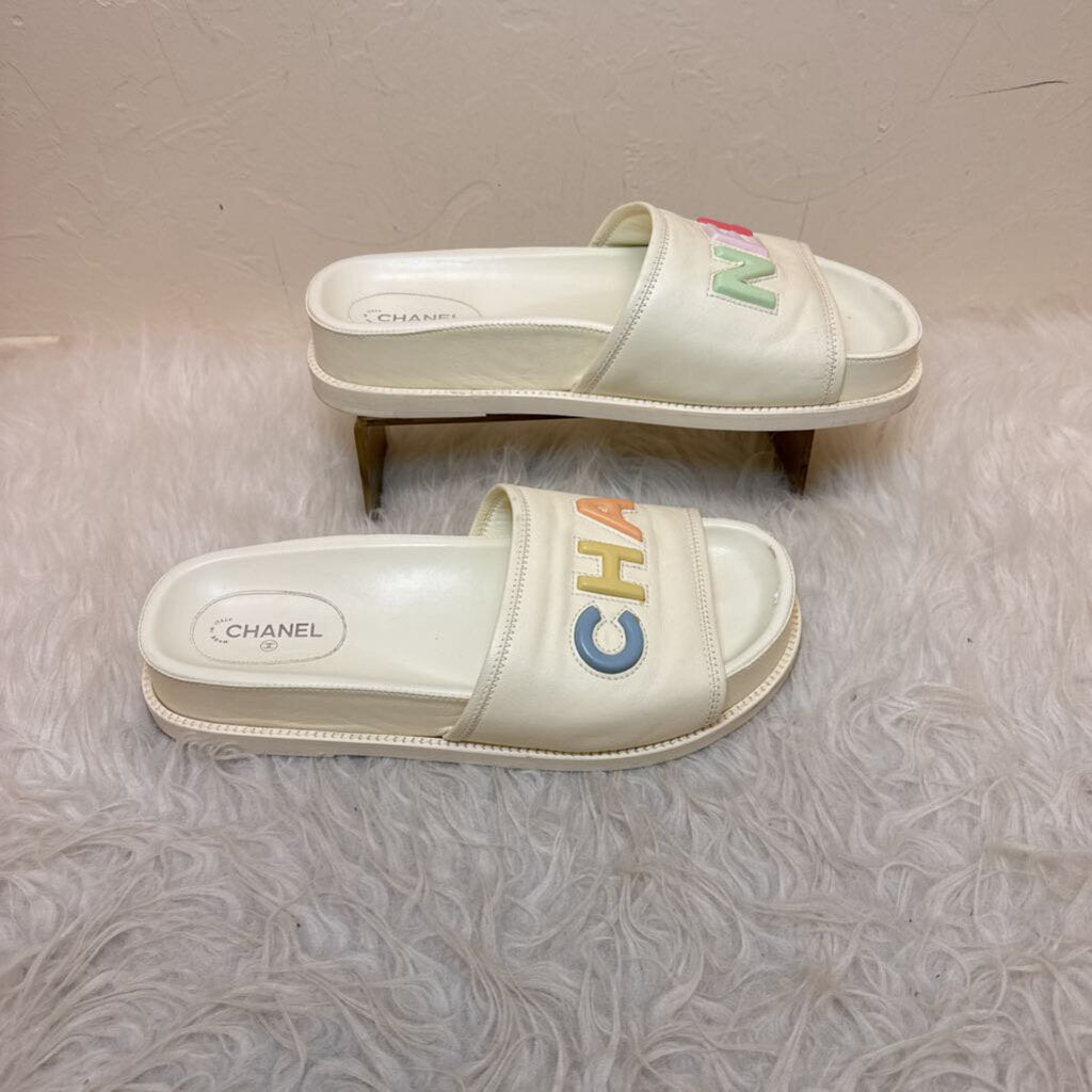 Lambskin Letter Logo Slides