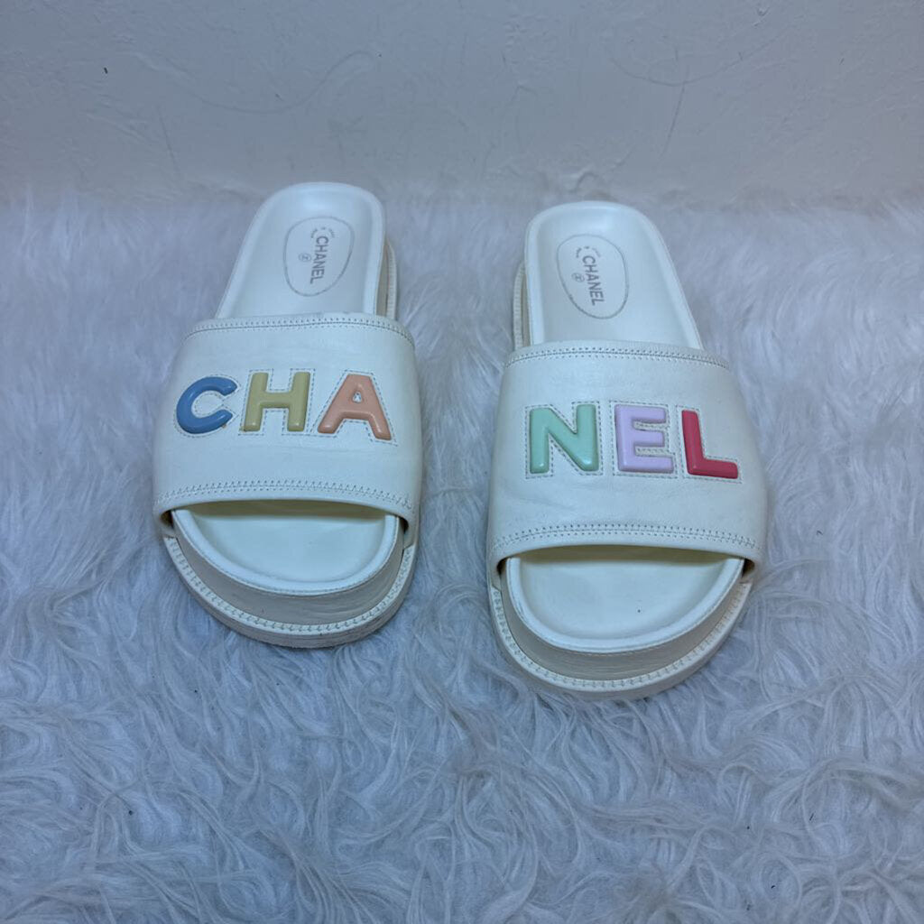 Lambskin Letter Logo Slides