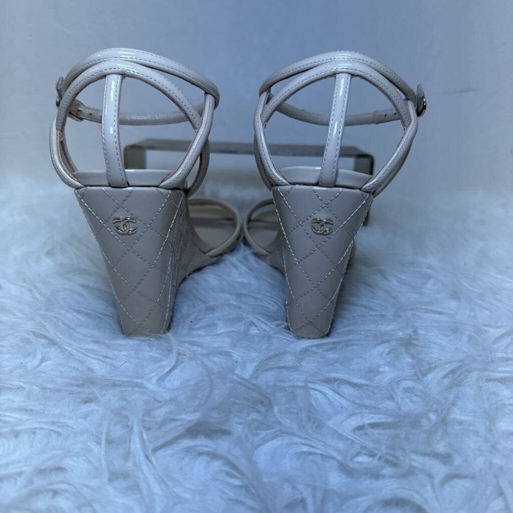 Quilted Leather Beige Wedge Sandal