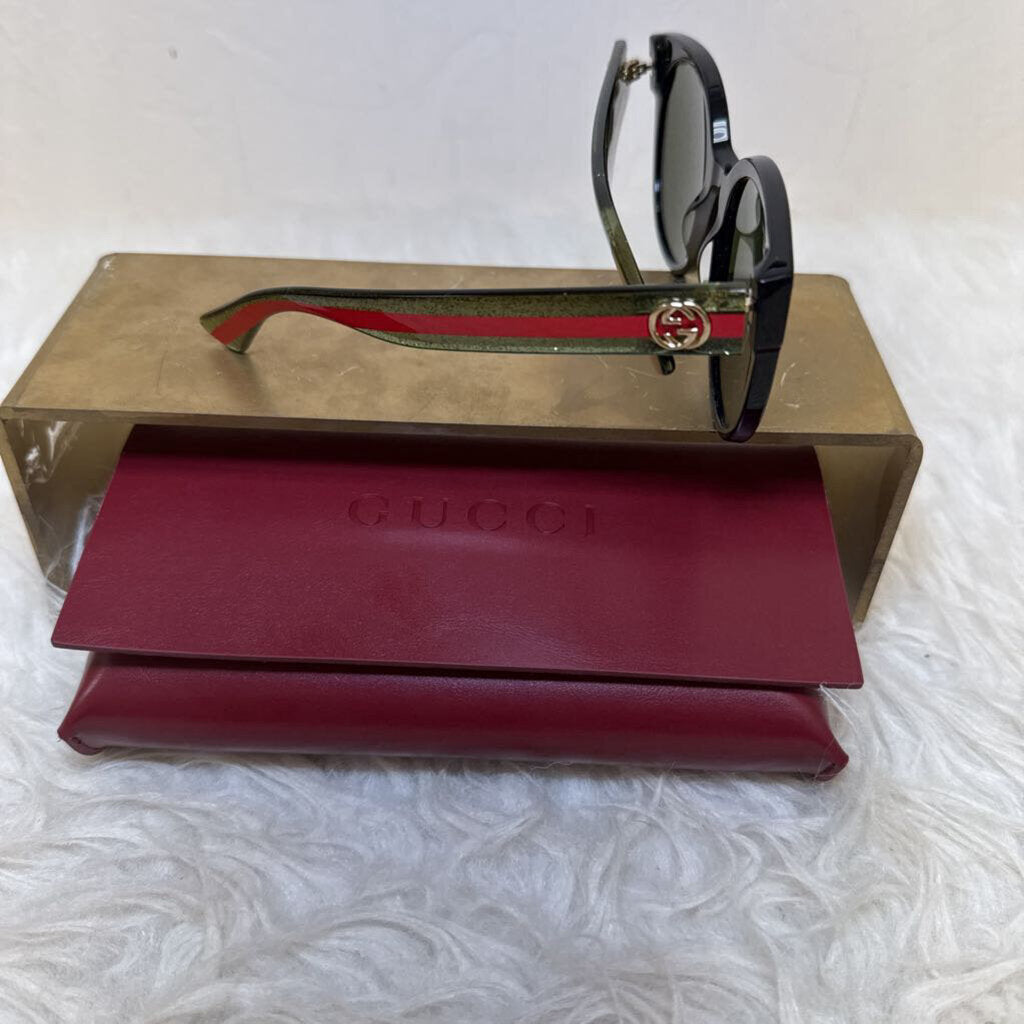 Black Round w/ Red & Green Stripe Arm