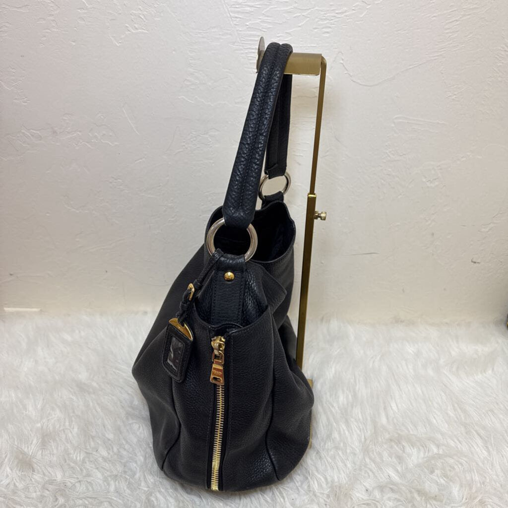 Side Pocket Zip Hobo in Vitello Pebbled Leather