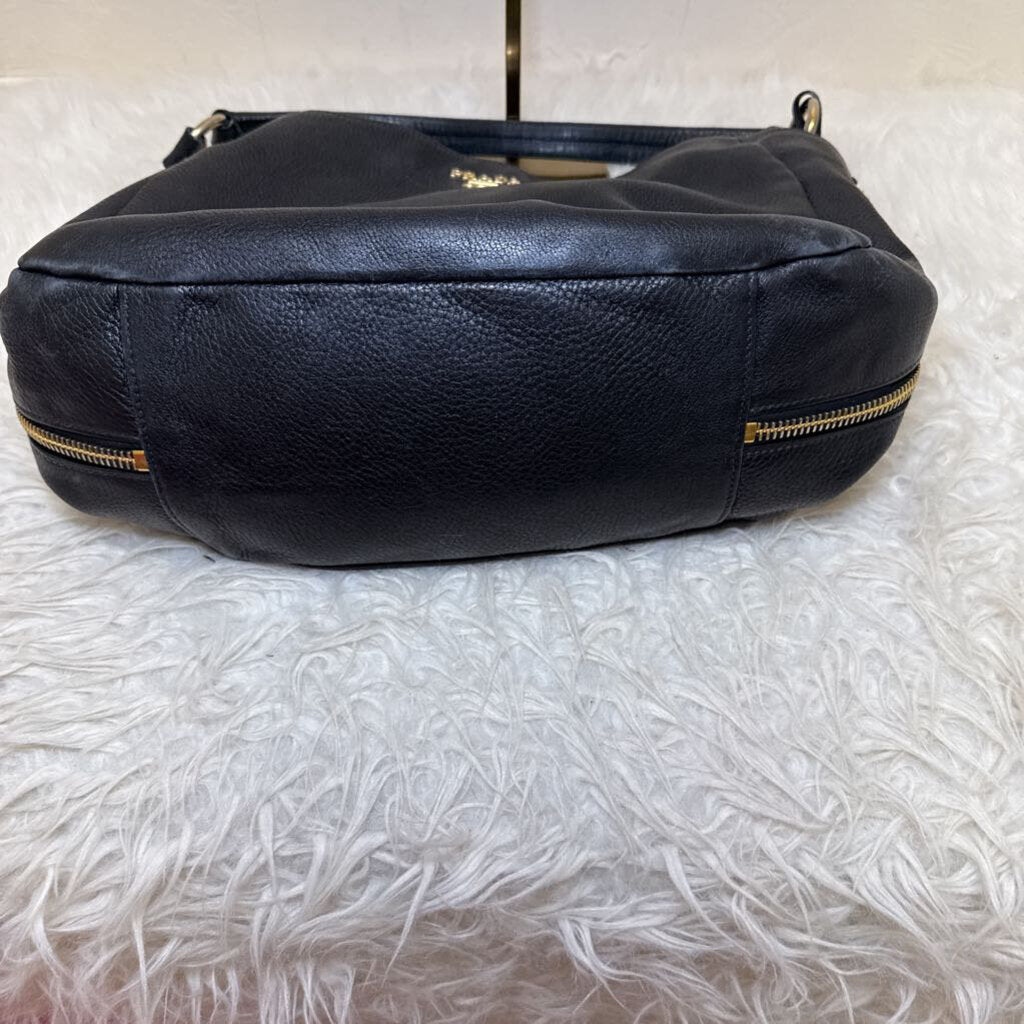 Side Pocket Zip Hobo in Vitello Pebbled Leather