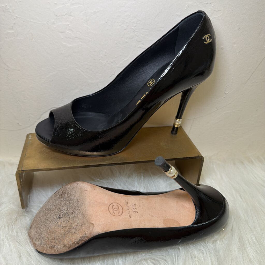 Crumpled Patent Leather Peep Toe Pumps