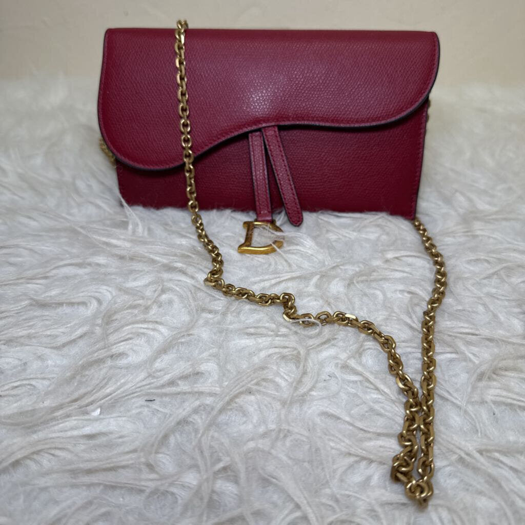 Grained Calfskin Saddle Wallet on Chain