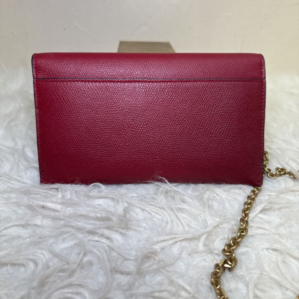 Grained Calfskin Saddle Wallet on Chain