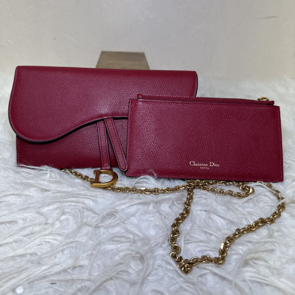 Grained Calfskin Saddle Wallet on Chain