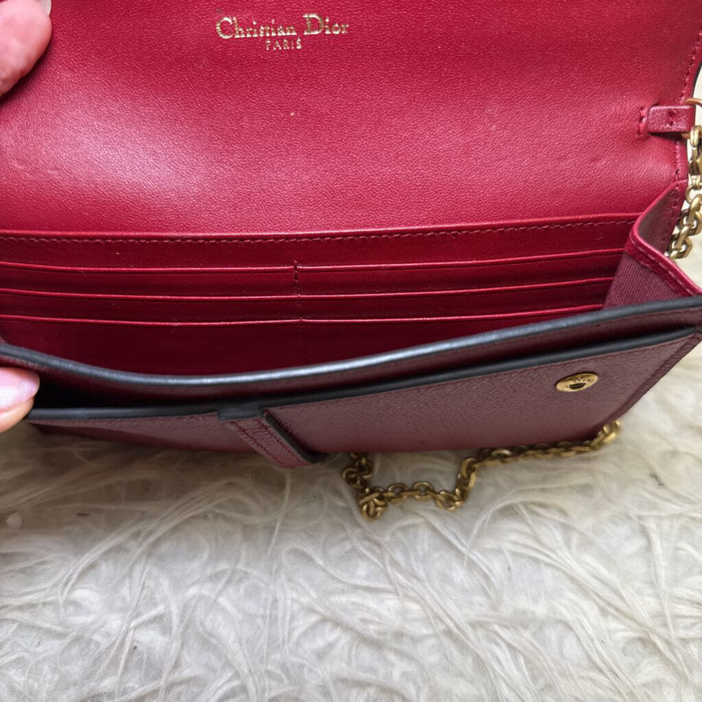 Grained Calfskin Saddle Wallet on Chain