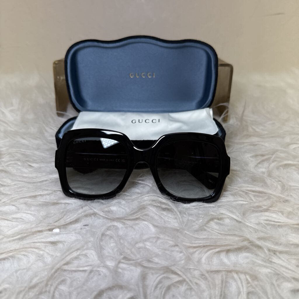 Interlocking GG Oversized Square Sunglasses