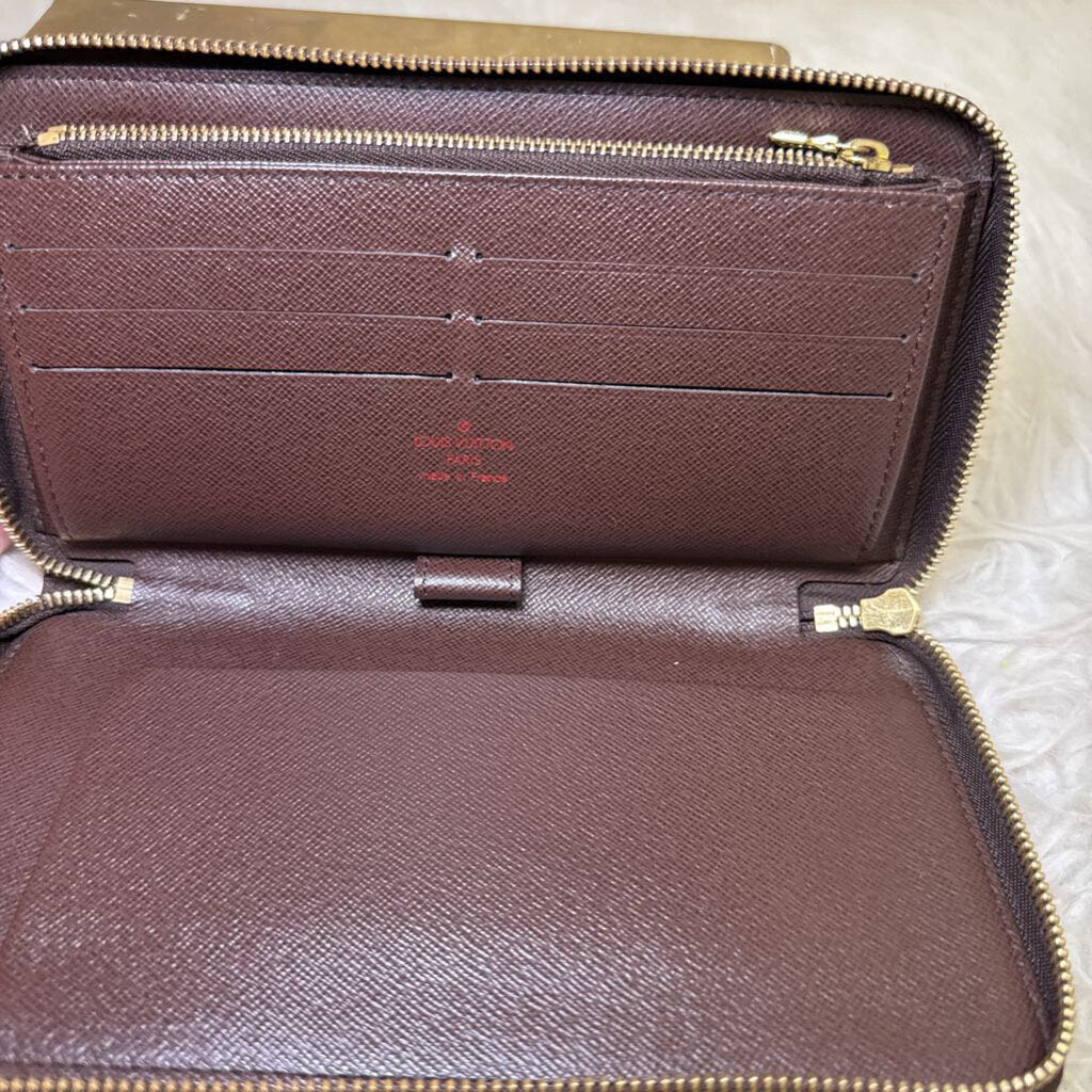 Damier Ebene Zippy Wallet