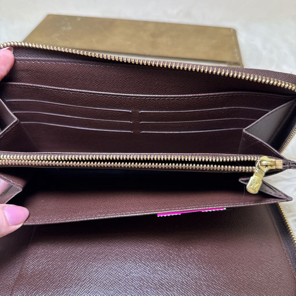 Damier Ebene Zippy Wallet