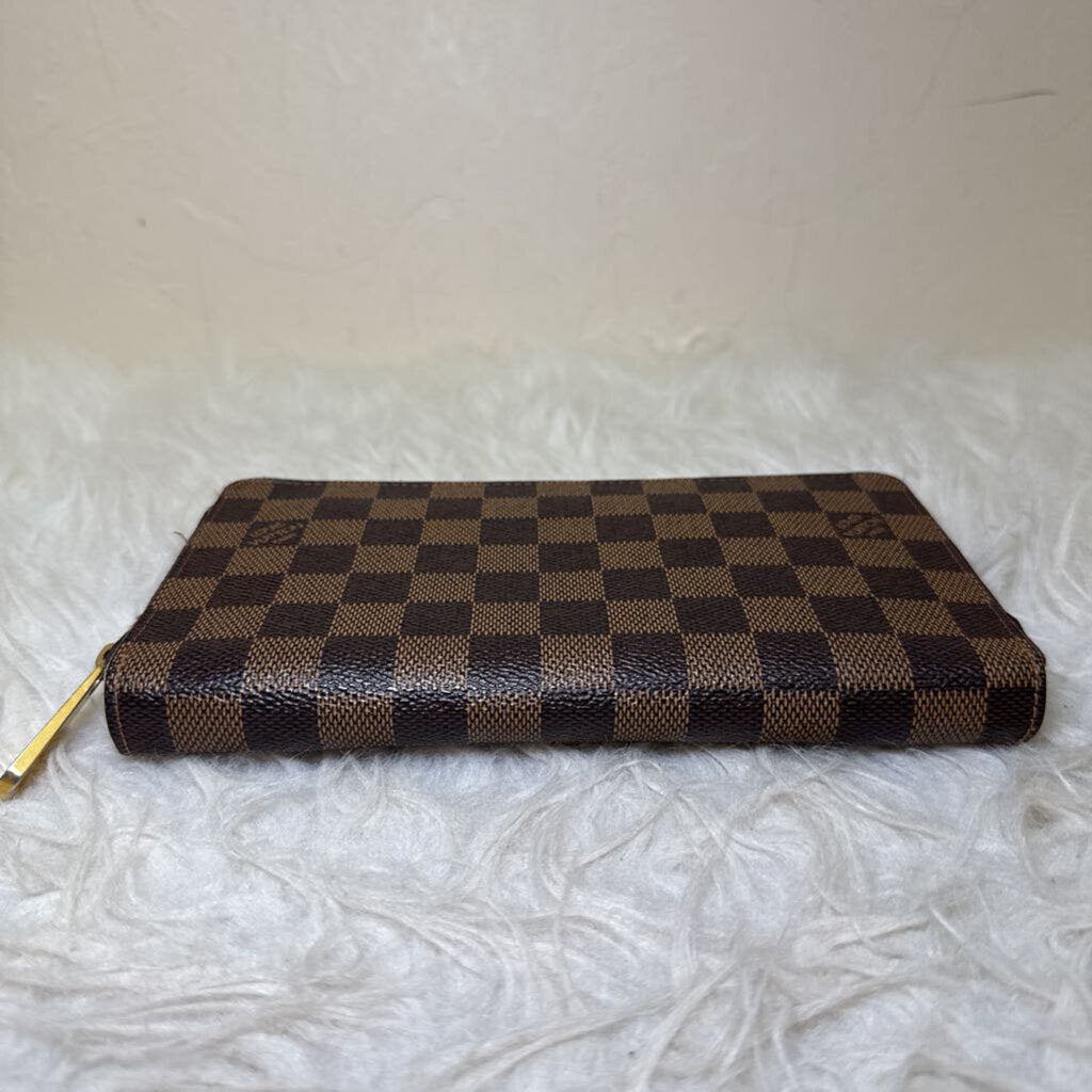 Damier Ebene Zippy Wallet