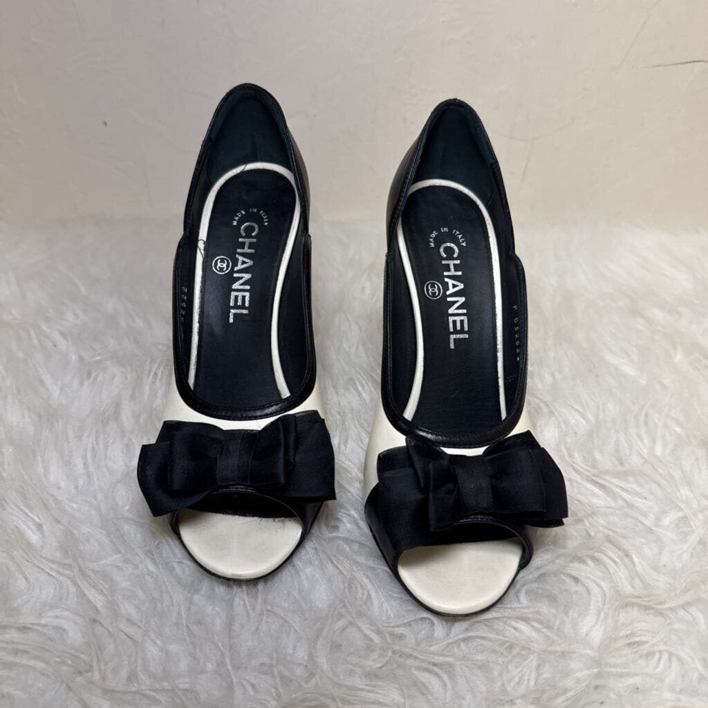 Two-Tone Peep Toe Heels w/ Bow