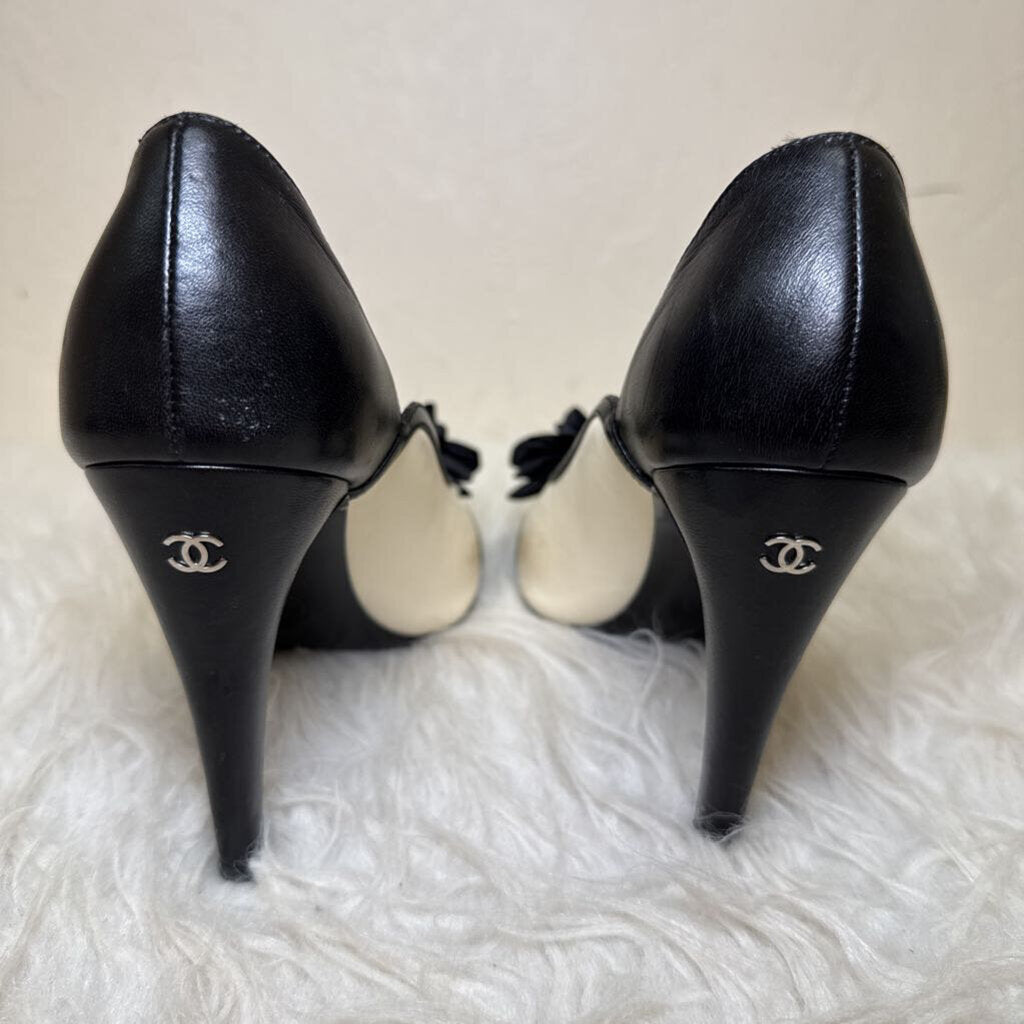 Two-Tone Peep Toe Heels w/ Bow