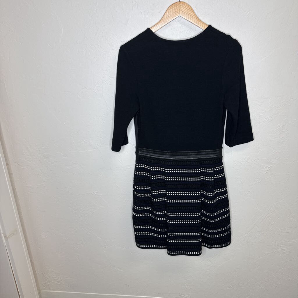 V-Neck A-line dress with knit bottom