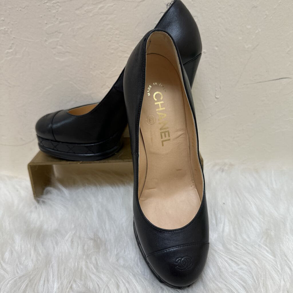 Leather Interlocking CC CapToe Platform Pump