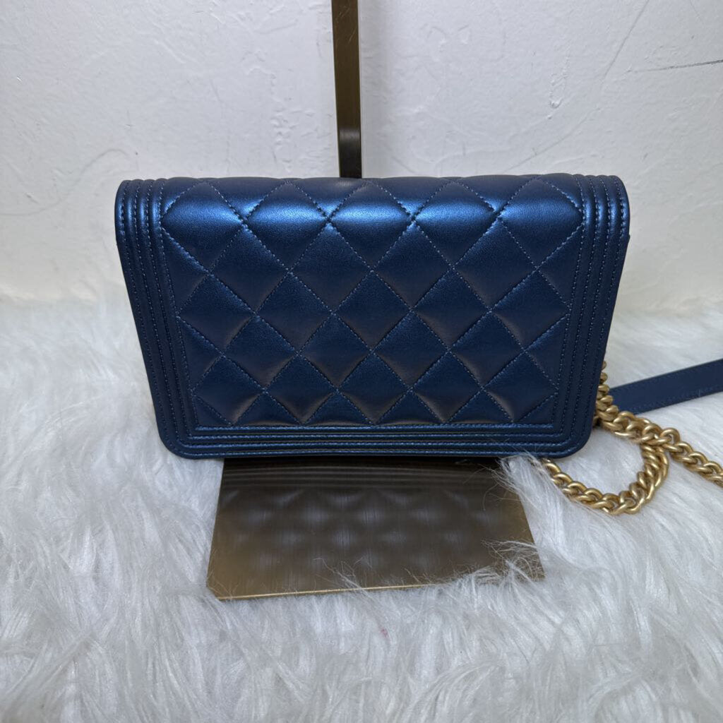 Boy Wallet on Chain