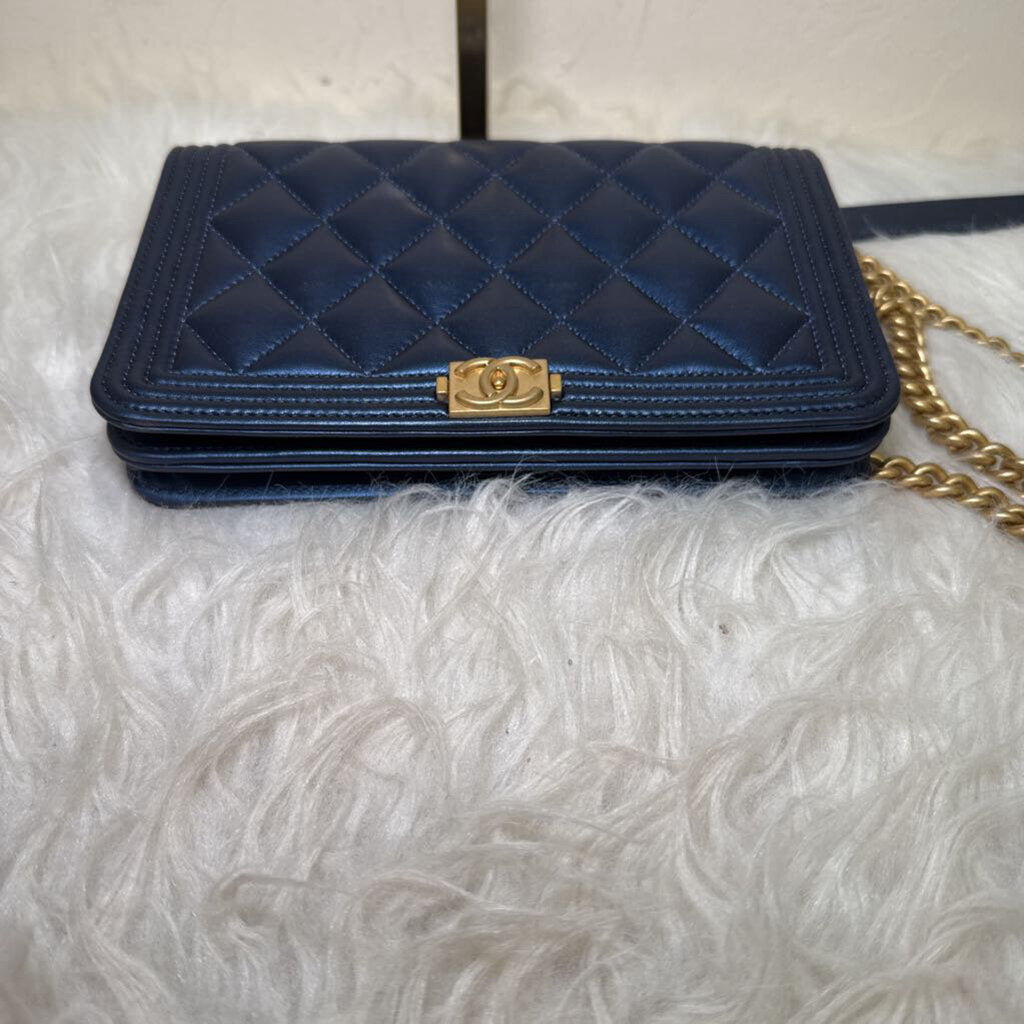 Boy Wallet on Chain