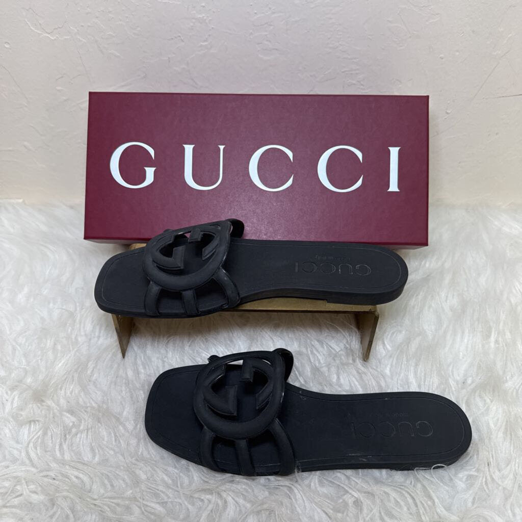 Interlocking G Slide Sandals