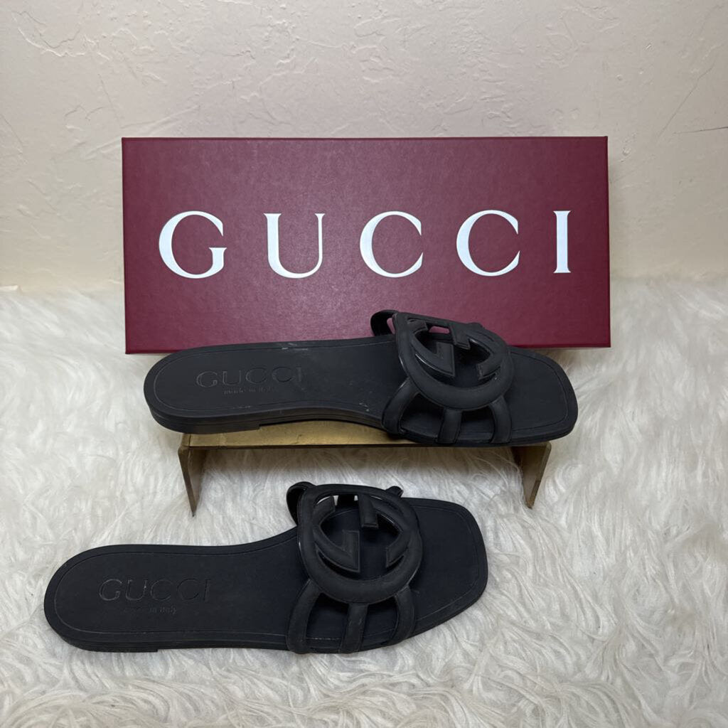 Interlocking G Slide Sandals