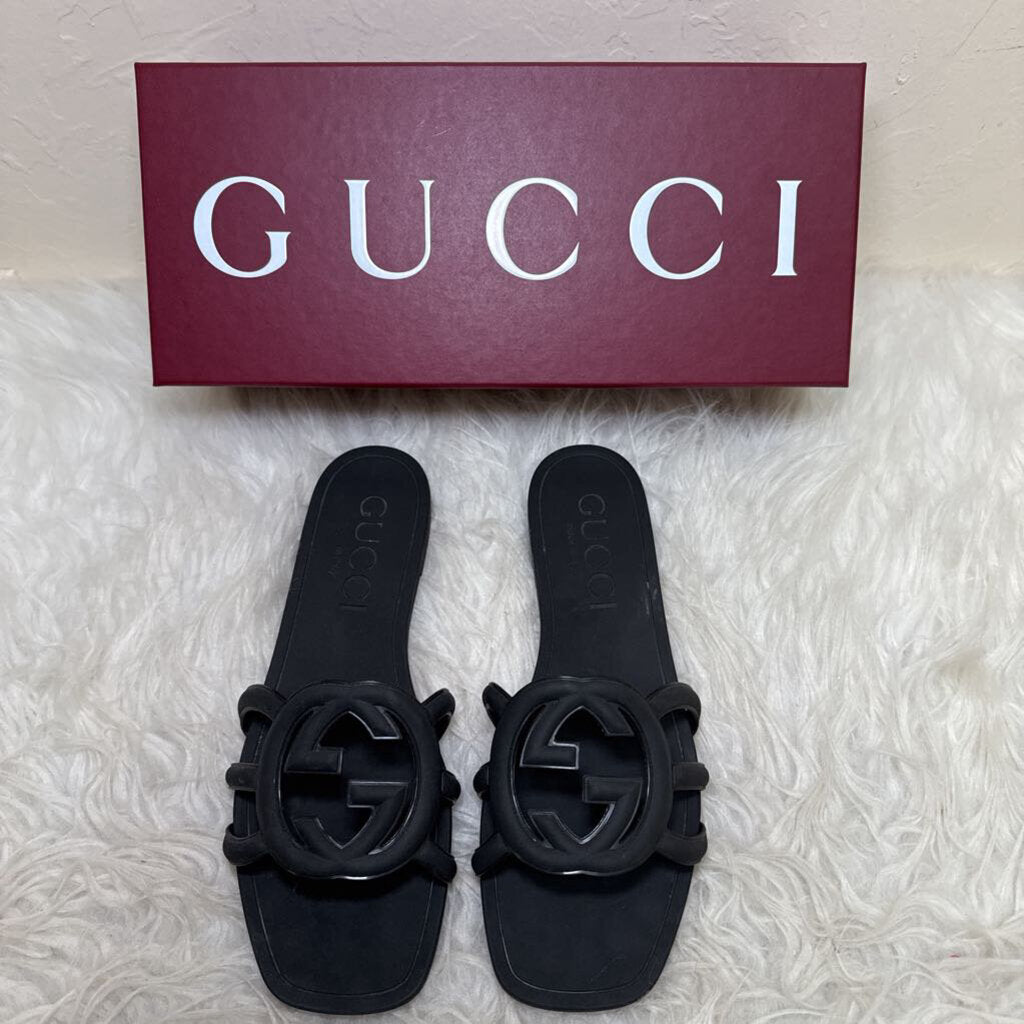 Interlocking G Slide Sandals