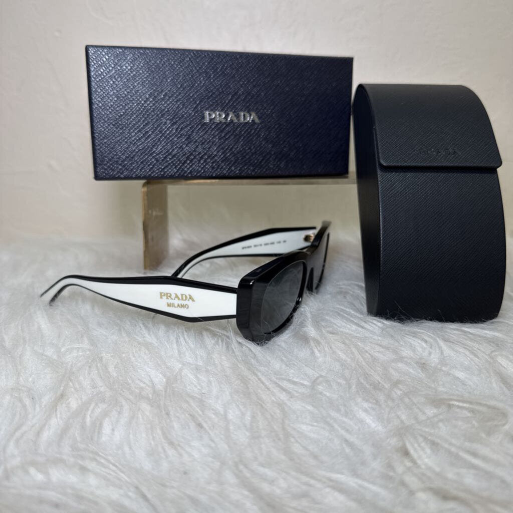 Black Square Frame w/ Black/White Arms