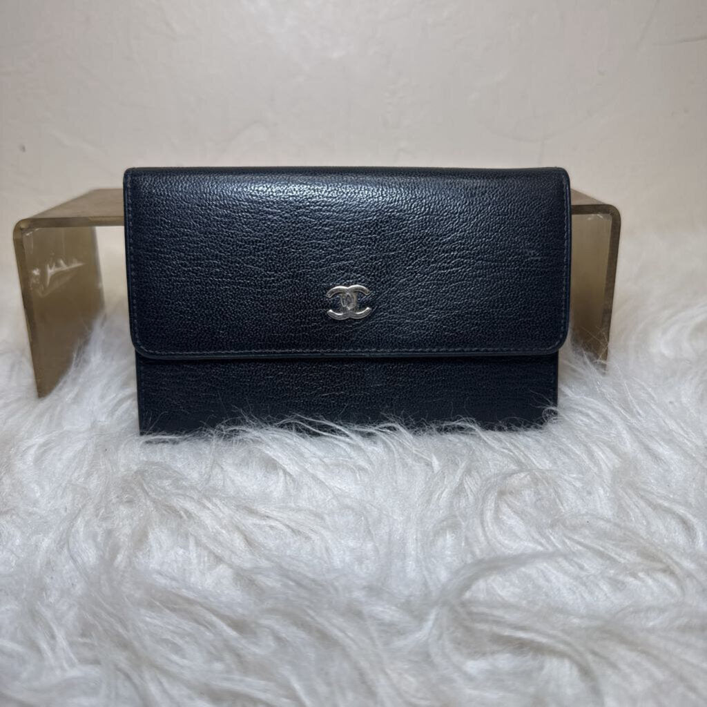 Interlocking CC Logo Continental Wallet